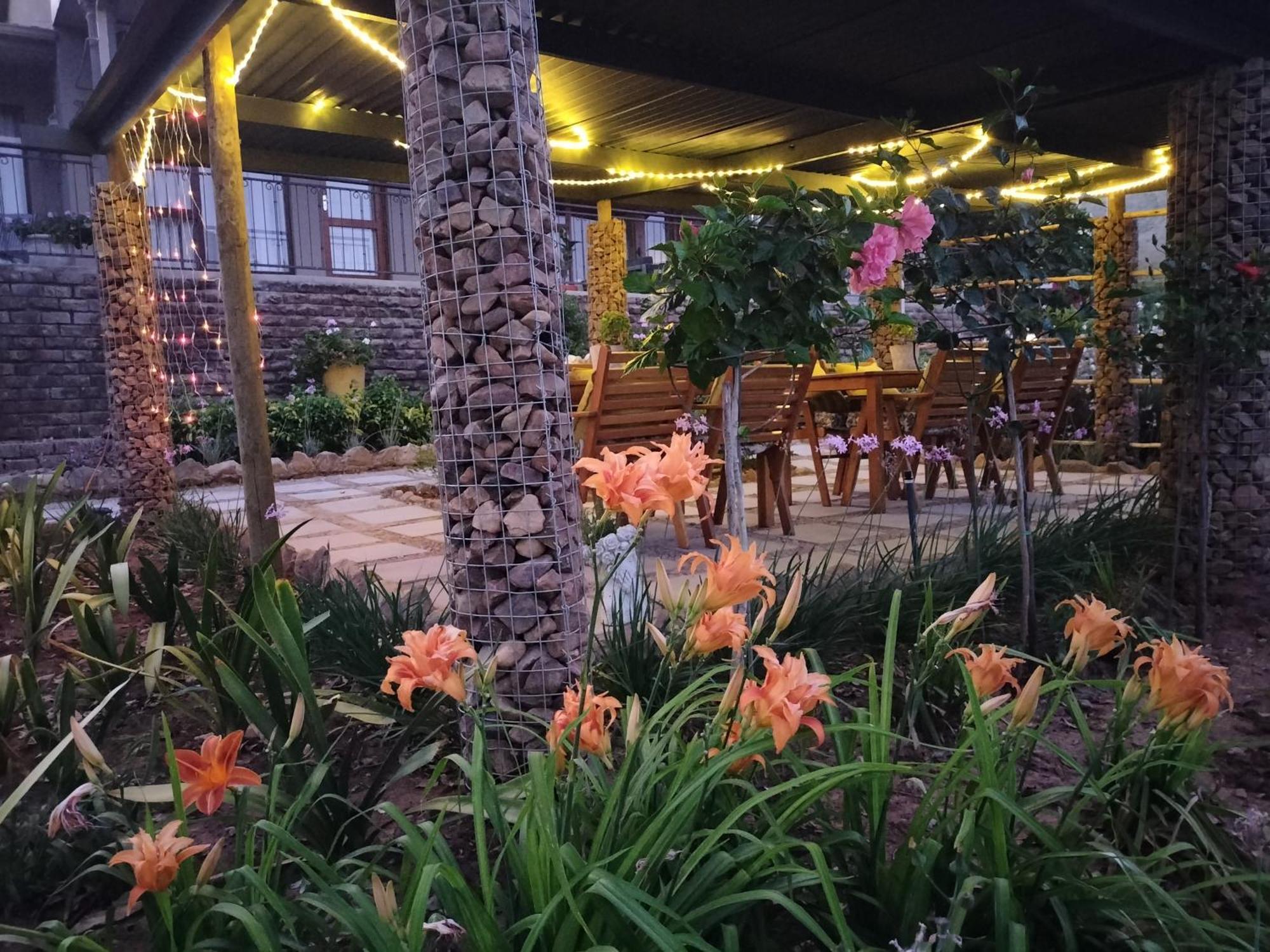 Die Fonteine Country Guesthouse And Glamping Oudtshoorn Esterno foto